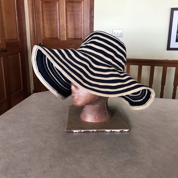 Hat bundle - Picture 2 of 9